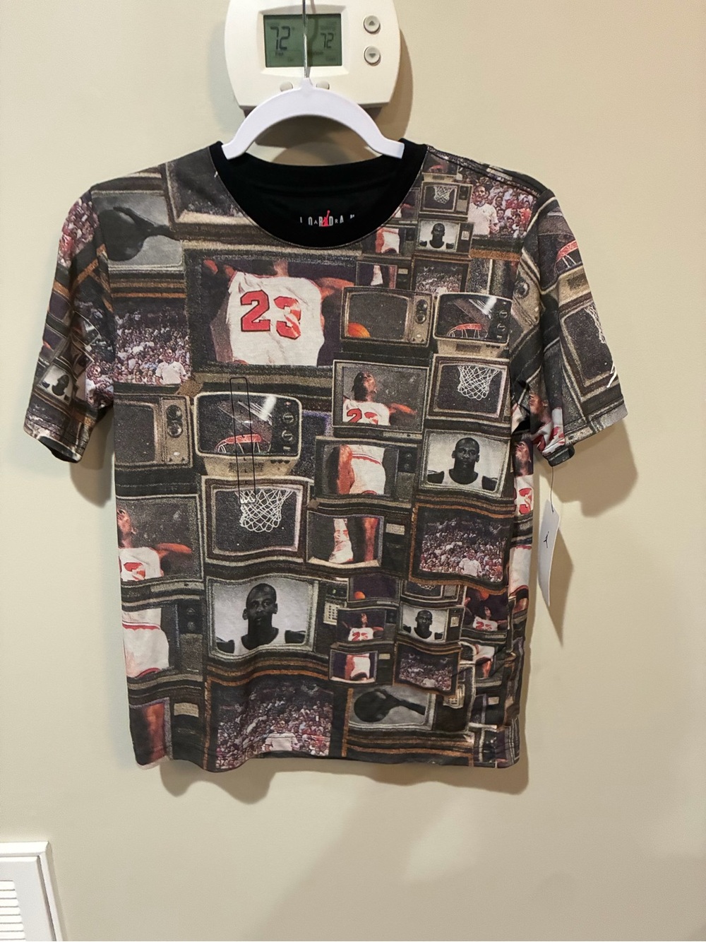 Jordan Kids Graphic Tee in Black, Gray, Red